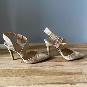 Vince camuto nude strappy heels size 9